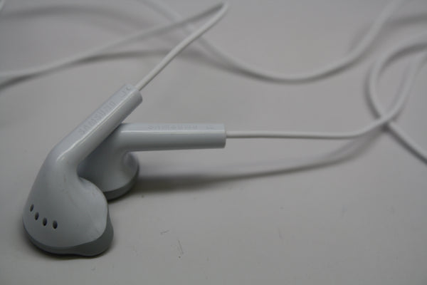 Samsung Galaxy S2 S3 III Wired Earbuds - White (EHS61ASFWE)